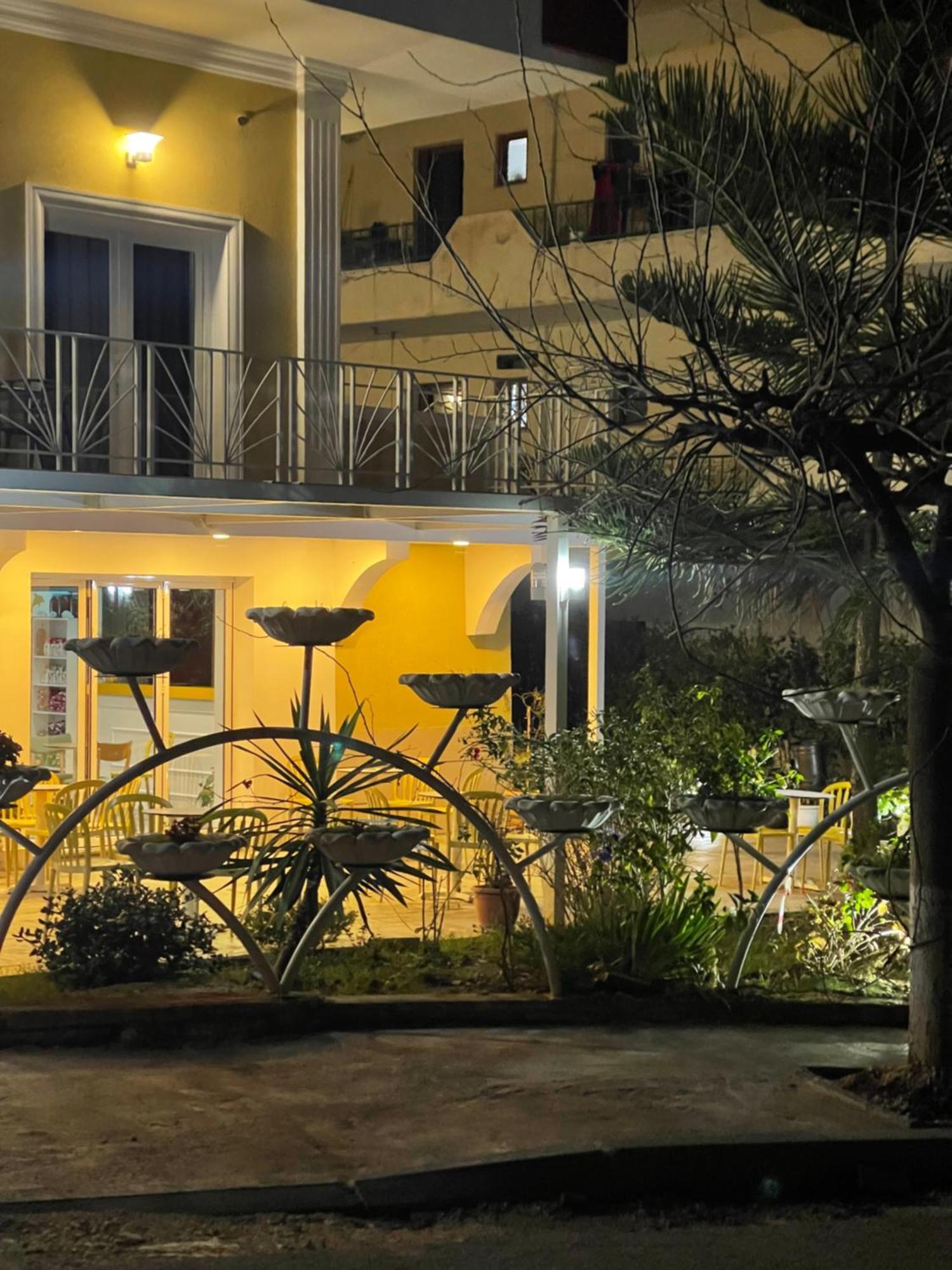 Sunrise Luxury Apartments Sarandë Buitenkant foto