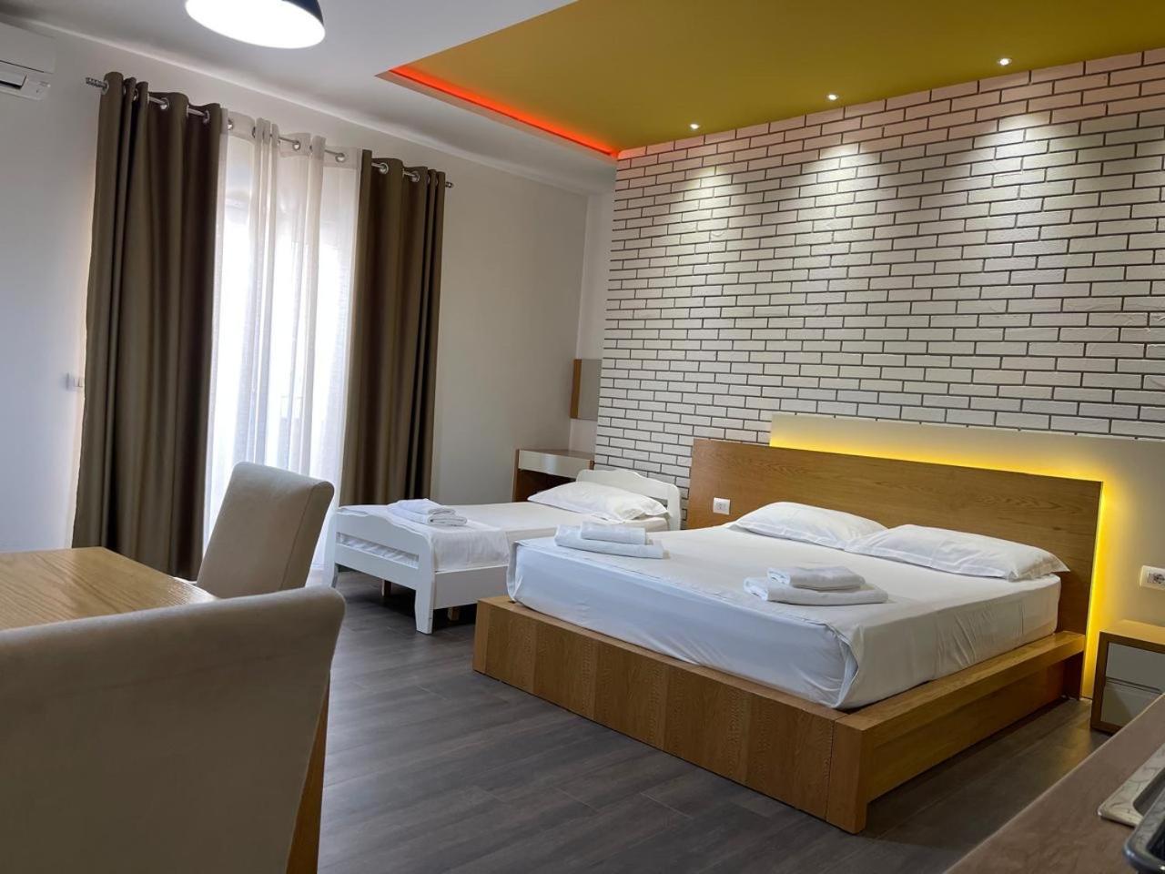 Sunrise Luxury Apartments Sarandë Buitenkant foto
