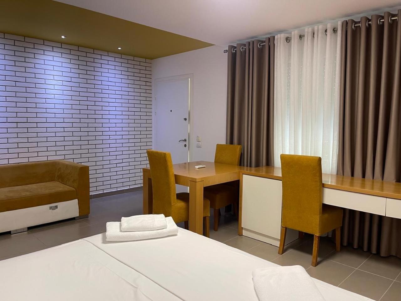 Sunrise Luxury Apartments Sarandë Buitenkant foto