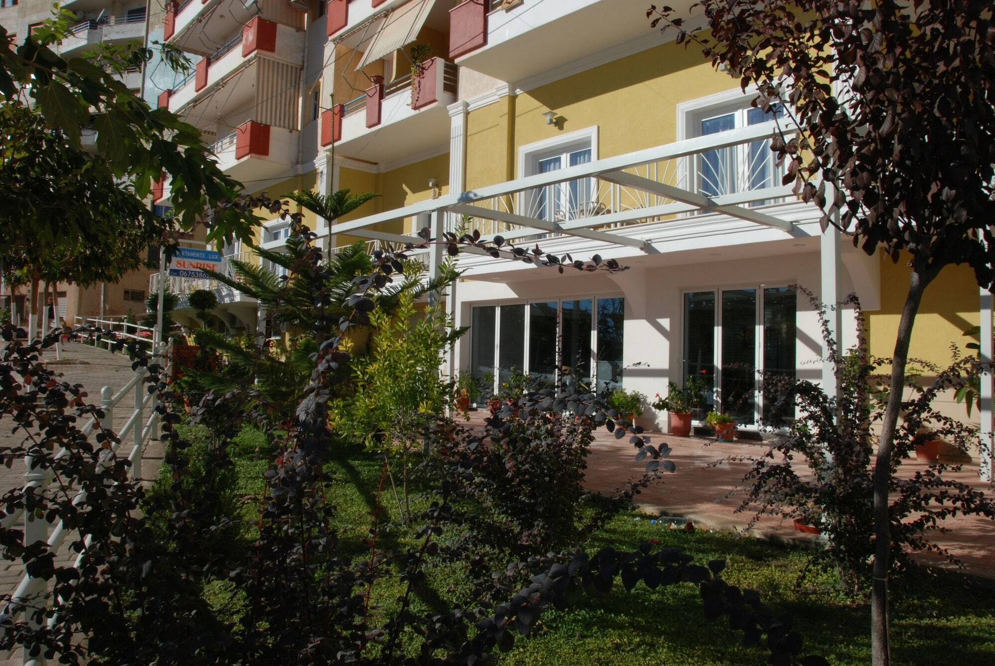 Sunrise Luxury Apartments Sarandë Buitenkant foto